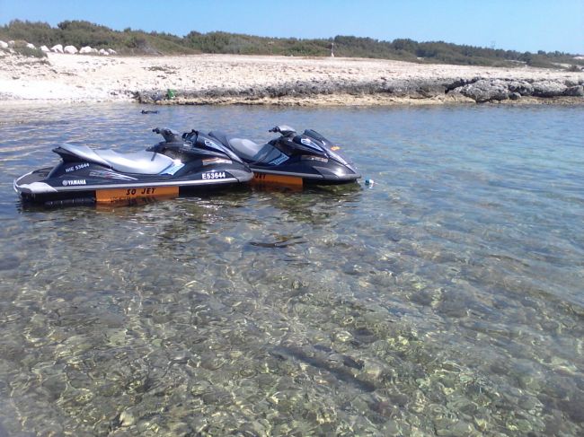 Louer 1 heure de jet ski avec wakeboard à Marseille l'été